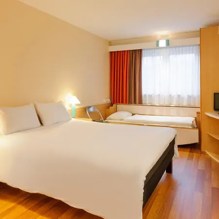 Ibis Berlin Dreilinden ホテル 2*