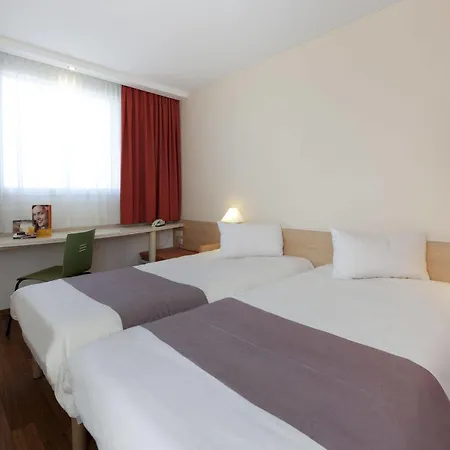 Отель Ibis Berlin Dreilinden
